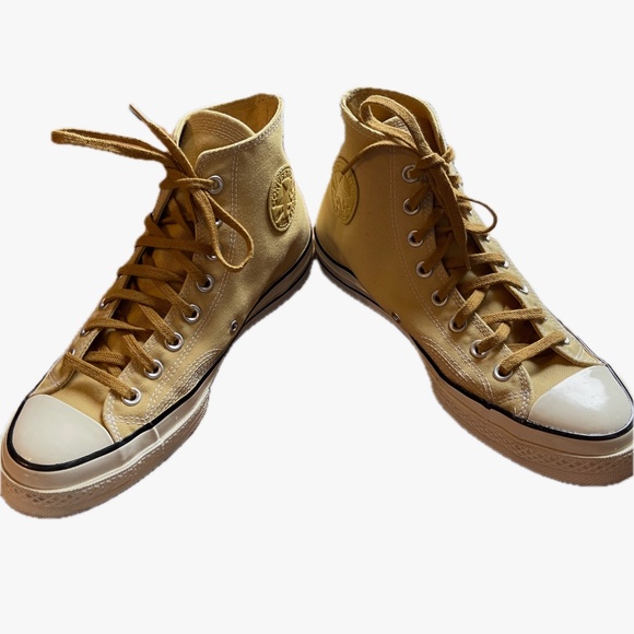 Chuck Taylor high tops (b1) - Picture 2 of 4